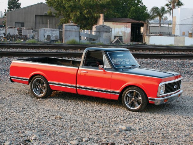 0811clt_06_z-1971_chevy_c20-railroad_tracks